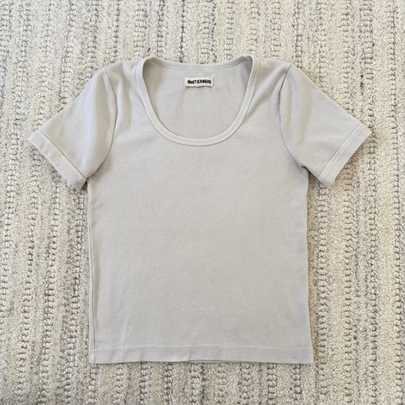 Rivet & Thread Ribbed U-Neck Tee - Picture 2 of 5